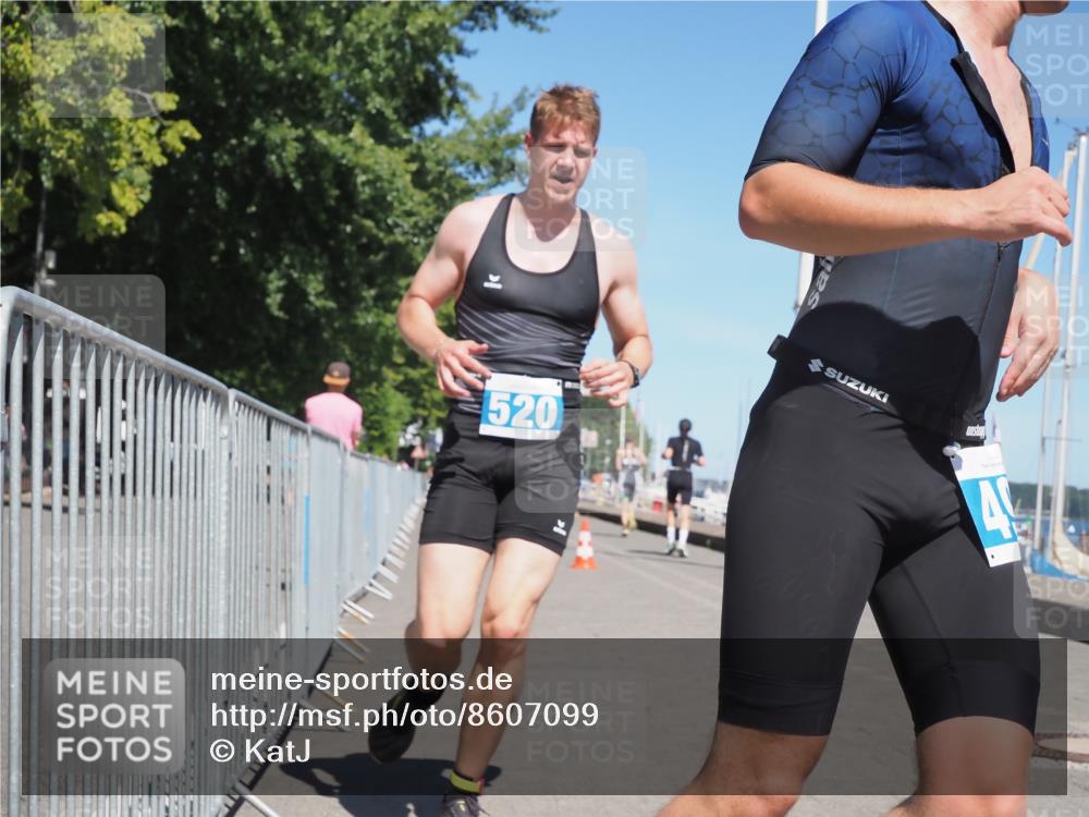 17.08.2025 - KN Förde Triathlon 2025 KatJ http://msf.ph/oto/8607099 17.08.2025 13:51:23 Laufen 498, 520 meine-sportfotos.de