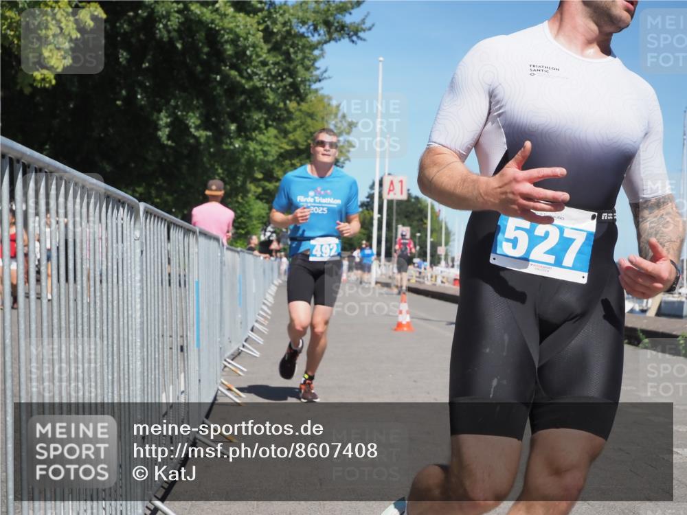17.08.2025 - KN Förde Triathlon 2025 KatJ http://msf.ph/oto/8607408 17.08.2025 13:52:23 Laufen 492, 527 meine-sportfotos.de