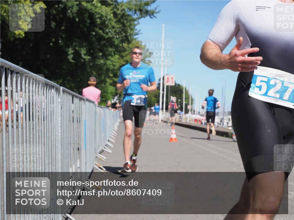 17.08.2025 - KN Förde Triathlon 2025 KatJ http://msf.ph/oto/8607409 17.08.2025 13:52:23 Laufen 492, 527 meine-sportfotos.de