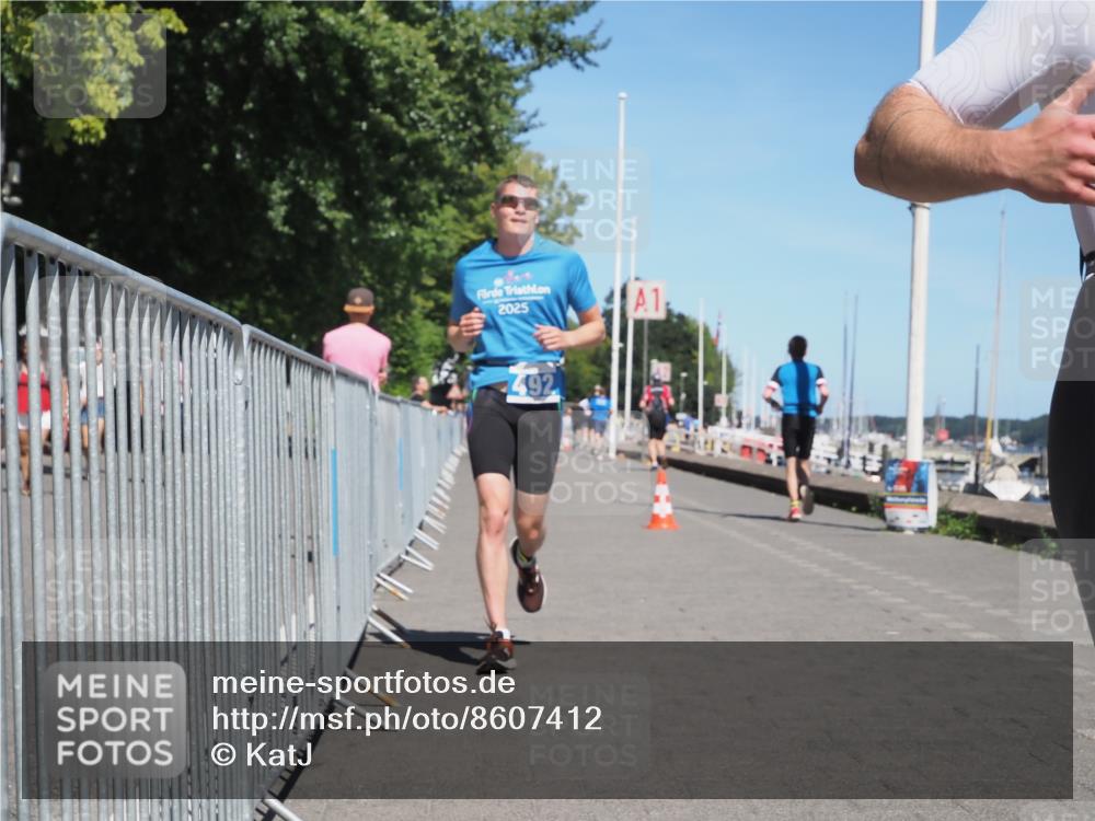 17.08.2025 - KN Förde Triathlon 2025 KatJ http://msf.ph/oto/8607412 17.08.2025 13:52:23 Laufen 492, 527 meine-sportfotos.de
