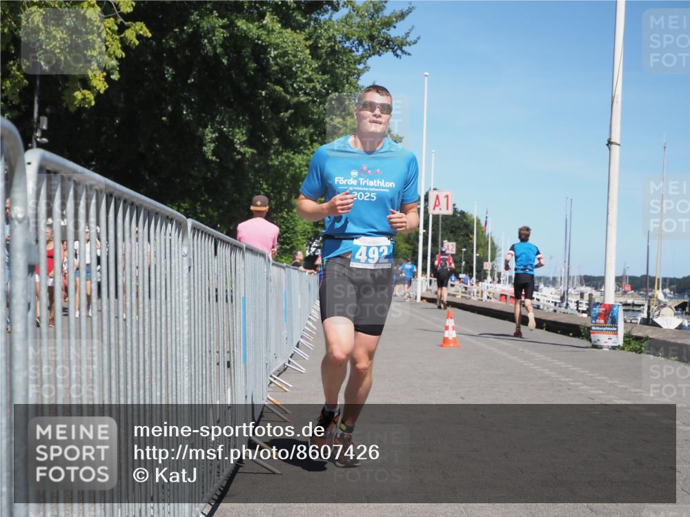 17.08.2025 - KN Förde Triathlon 2025 KatJ http://msf.ph/oto/8607426 17.08.2025 13:52:24 Laufen 492, 527 meine-sportfotos.de