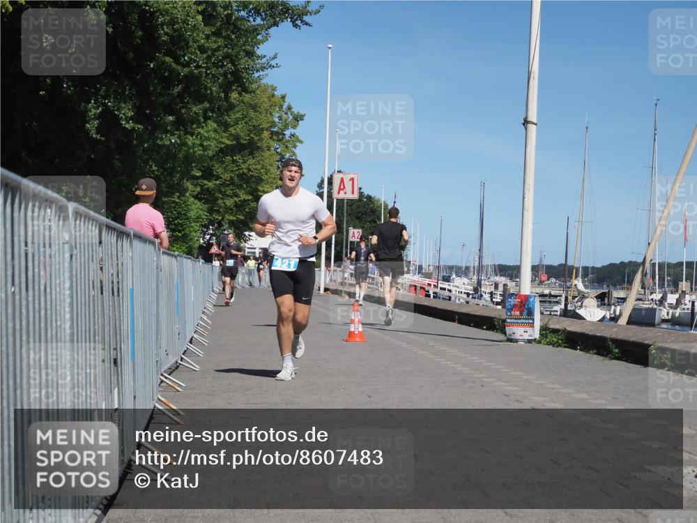 17.08.2025 - KN Förde Triathlon 2025 KatJ http://msf.ph/oto/8607483 17.08.2025 13:53:01 Laufen 421, 533 meine-sportfotos.de