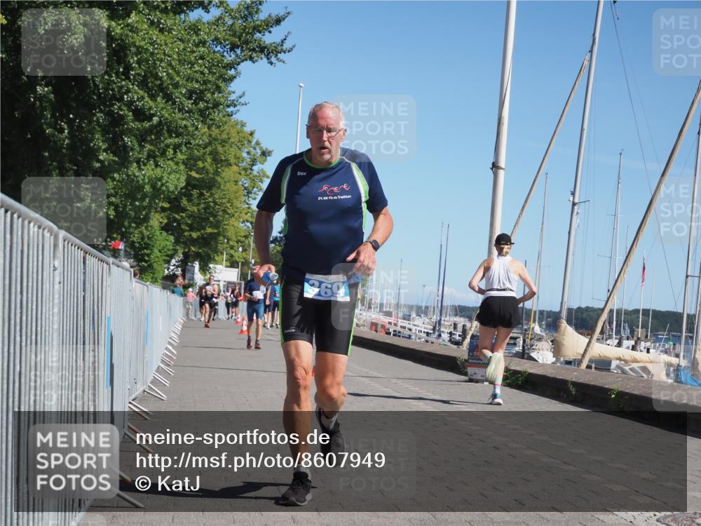 17.08.2025 - KN Förde Triathlon 2025 KatJ http://msf.ph/oto/8607949 17.08.2025 12:01:32 Laufen 359, 369 meine-sportfotos.de