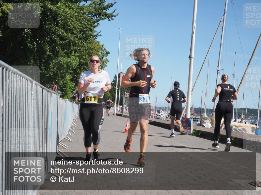 17.08.2025 - KN Förde Triathlon 2025 KatJ http://msf.ph/oto/8608299 17.08.2025 12:02:02 Laufen 294, 379, 611 meine-sportfotos.de