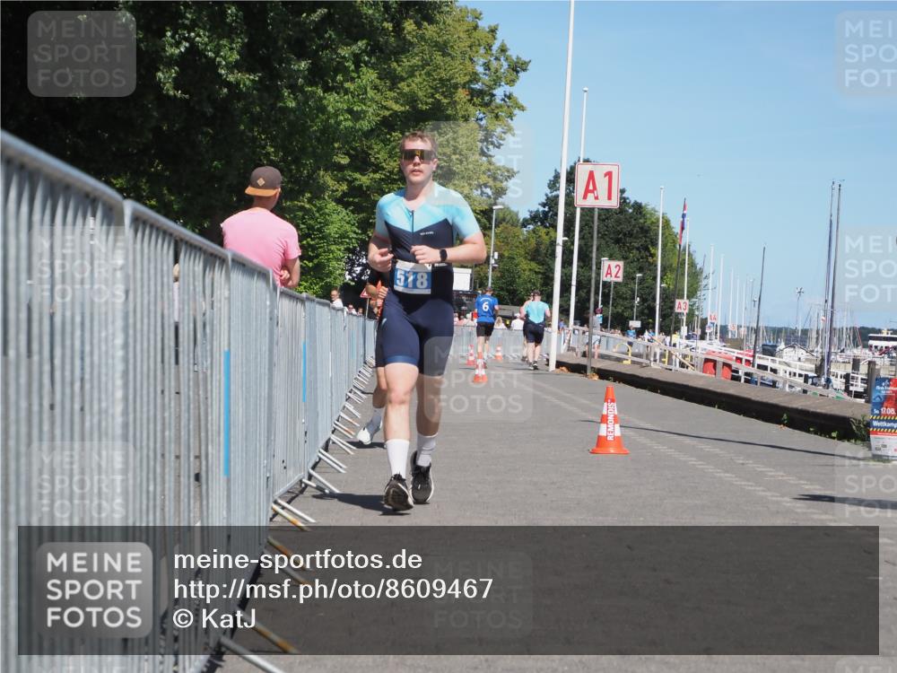 17.08.2025 - KN Förde Triathlon 2025 KatJ http://msf.ph/oto/8609467 17.08.2025 14:00:18 Laufen 517, 518 meine-sportfotos.de