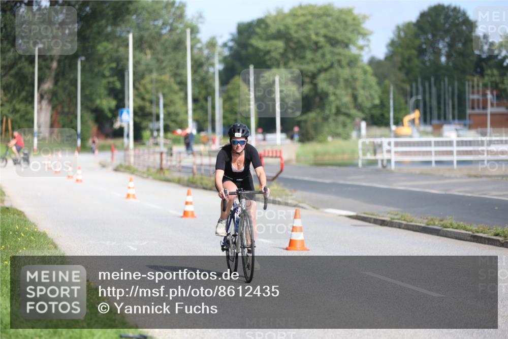 17.08.2025 - KN Förde Triathlon 2025 Yannick Fuchs http://msf.ph/oto/8612435 17.08.2025 10:03:05 Radfahren 142, 216, 181 meine-sportfotos.de