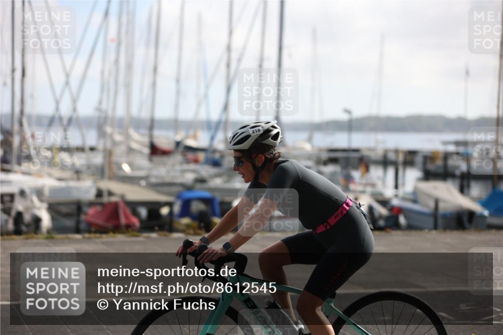 17.08.2025 - KN Förde Triathlon 2025 Yannick Fuchs http://msf.ph/oto/8612545 17.08.2025 10:04:02 Radfahren 210, 211, 131 meine-sportfotos.de