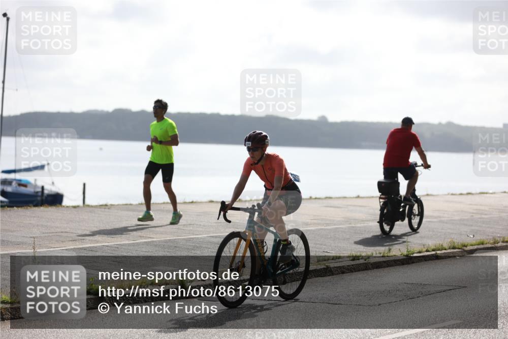 17.08.2025 - KN Förde Triathlon 2025 Yannick Fuchs http://msf.ph/oto/8613075 17.08.2025 10:09:50 Radfahren 225, 195, 201 meine-sportfotos.de