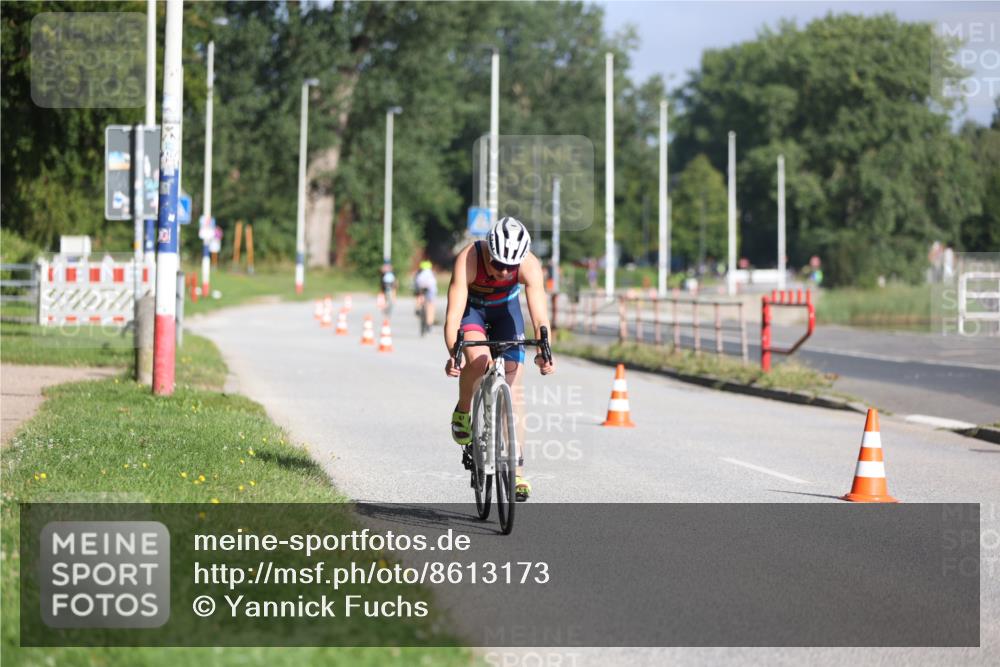 17.08.2025 - KN Förde Triathlon 2025 Yannick Fuchs http://msf.ph/oto/8613173 17.08.2025 09:18:22 Radfahren 120, 121, 103 meine-sportfotos.de