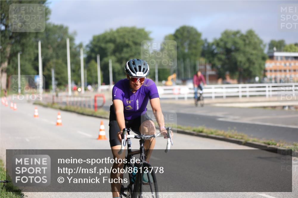 17.08.2025 - KN Förde Triathlon 2025 Yannick Fuchs http://msf.ph/oto/8613778 17.08.2025 09:23:29 Radfahren 122, 138 meine-sportfotos.de