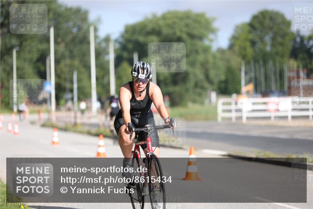17.08.2025 - KN Förde Triathlon 2025 Yannick Fuchs http://msf.ph/oto/8615434 17.08.2025 09:30:58 Radfahren 102, 107, 111, 200, 208, 212, 223, 197 meine-sportfotos.de