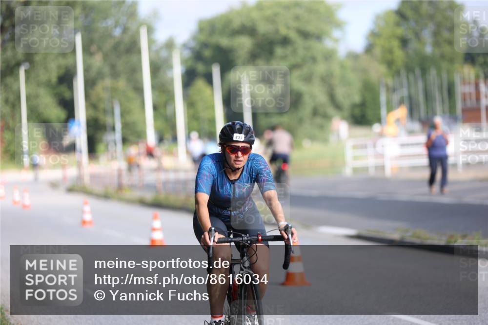 17.08.2025 - KN Förde Triathlon 2025 Yannick Fuchs http://msf.ph/oto/8616034 17.08.2025 09:33:41 Radfahren 135, 150, 231, 234, 231, 237 meine-sportfotos.de