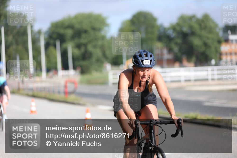 17.08.2025 - KN Förde Triathlon 2025 Yannick Fuchs http://msf.ph/oto/8616271 17.08.2025 09:35:01 Radfahren 128, 144, 145, 146, 151, 122, 145, 166 meine-sportfotos.de