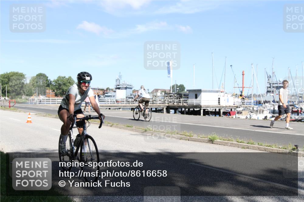 17.08.2025 - KN Förde Triathlon 2025 Yannick Fuchs http://msf.ph/oto/8616658 17.08.2025 11:38:22 Radfahren 621, 623 meine-sportfotos.de
