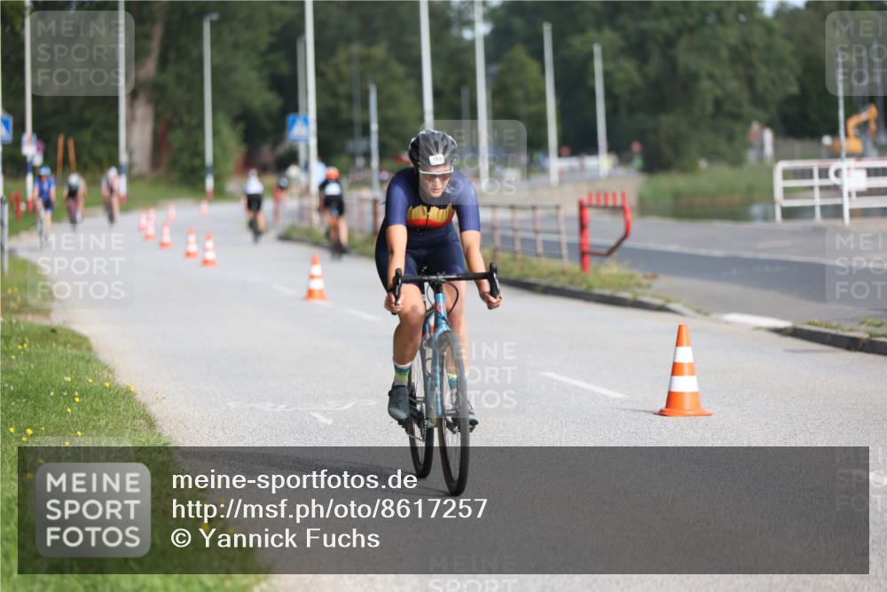 17.08.2025 - KN Förde Triathlon 2025 Yannick Fuchs http://msf.ph/oto/8617257 17.08.2025 09:39:42 Radfahren 103, 149, 181, 109, 113, 117, 158, 161, 228 meine-sportfotos.de