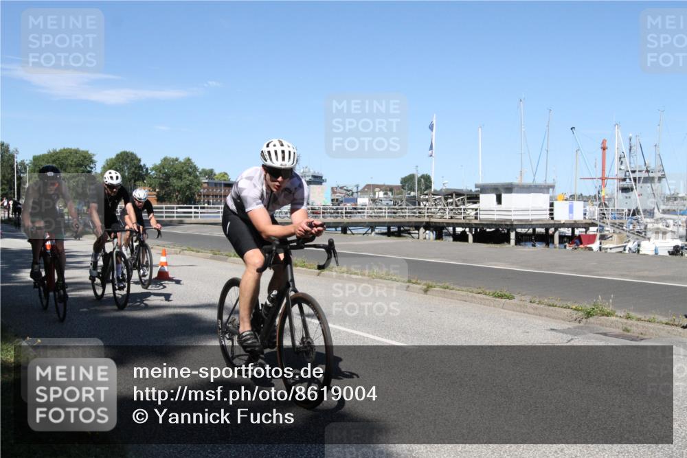 17.08.2025 - KN Förde Triathlon 2025 Yannick Fuchs http://msf.ph/oto/8619004 17.08.2025 13:13:00 Radfahren 395, 401, 402, 406, 411, 435, 446, 460, 467, 469, 509, 517, 535 meine-sportfotos.de