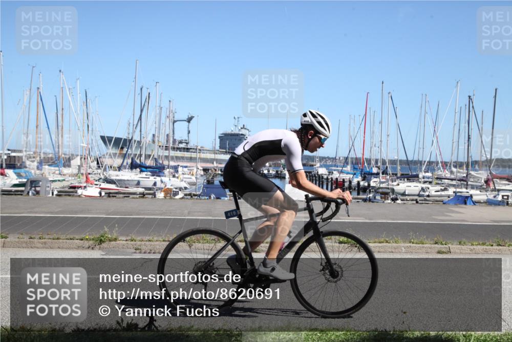 17.08.2025 - KN Förde Triathlon 2025 Yannick Fuchs http://msf.ph/oto/8620691 17.08.2025 12:49:18 Radfahren 419, 422 meine-sportfotos.de