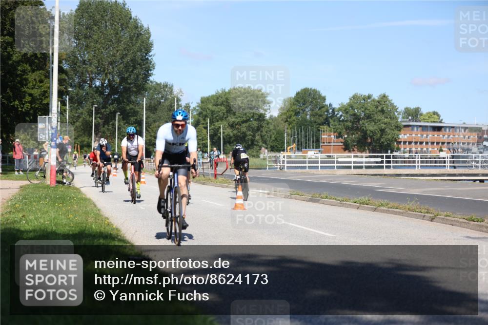 17.08.2025 - KN Förde Triathlon 2025 Yannick Fuchs http://msf.ph/oto/8624173 17.08.2025 11:25:38 Radfahren 288, 296, 307, 349, 372, 610, 633, 285, 295, 617, 629, 630, 632, 633 meine-sportfotos.de