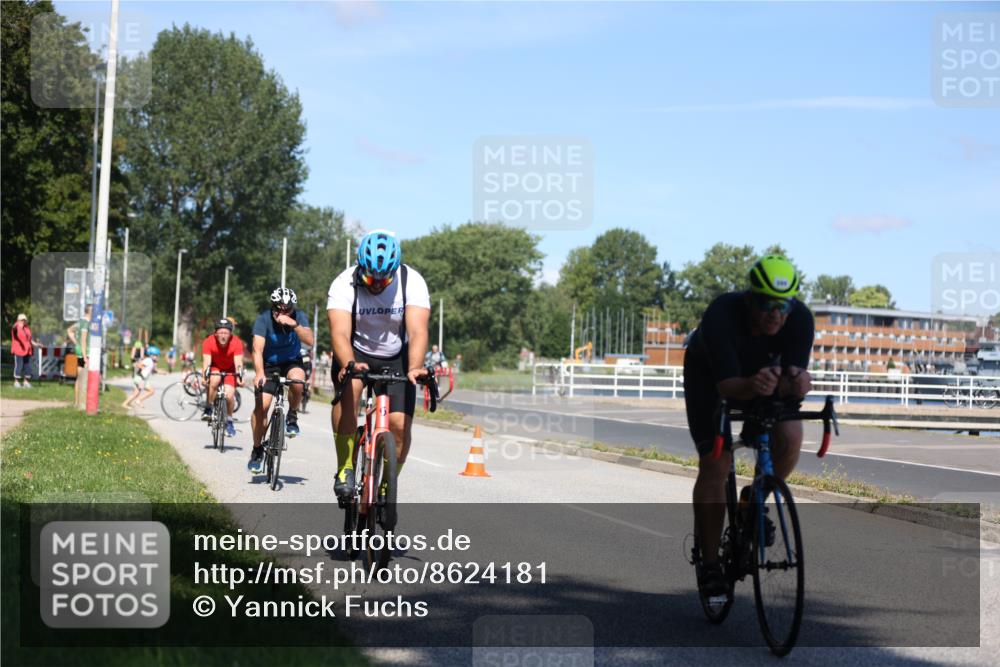 17.08.2025 - KN Förde Triathlon 2025 Yannick Fuchs http://msf.ph/oto/8624181 17.08.2025 11:25:40 Radfahren 288, 296, 307, 332, 349, 372, 610, 642, 296, 617, 629, 630, 632, 633 meine-sportfotos.de