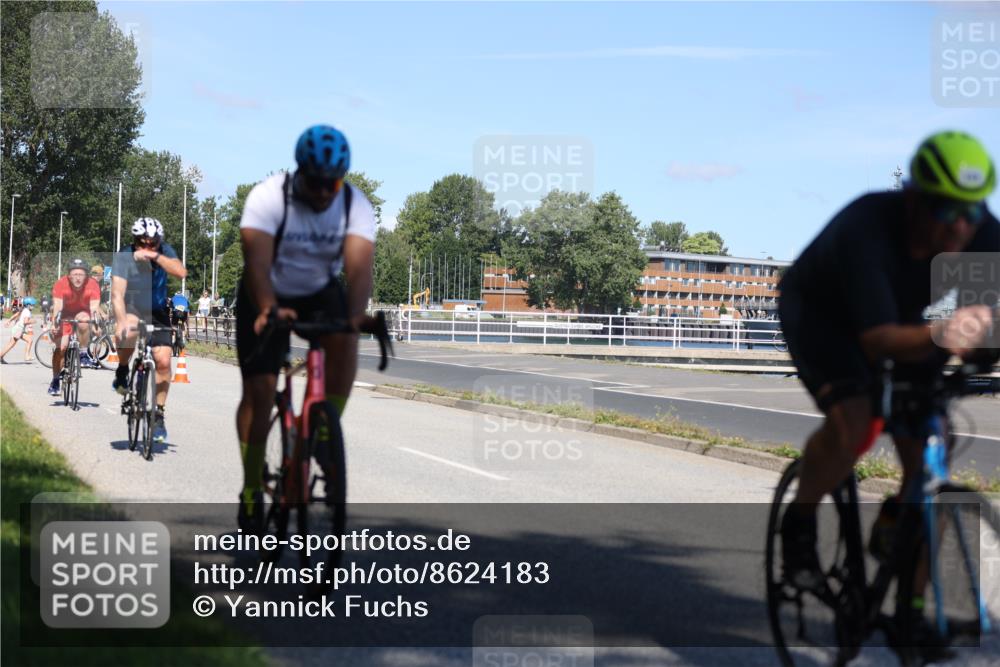 17.08.2025 - KN Förde Triathlon 2025 Yannick Fuchs http://msf.ph/oto/8624183 17.08.2025 11:25:40 Radfahren 288, 296, 307, 332, 349, 372, 610, 642, 296, 617, 629, 630, 632, 633 meine-sportfotos.de