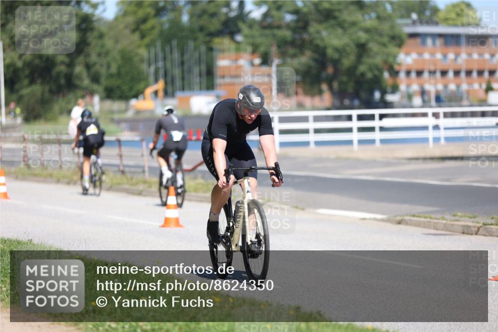 17.08.2025 - KN Förde Triathlon 2025 Yannick Fuchs http://msf.ph/oto/8624350 17.08.2025 11:30:58 Radfahren 270, 312, 325, 334, 607, 324, 364, 604 meine-sportfotos.de
