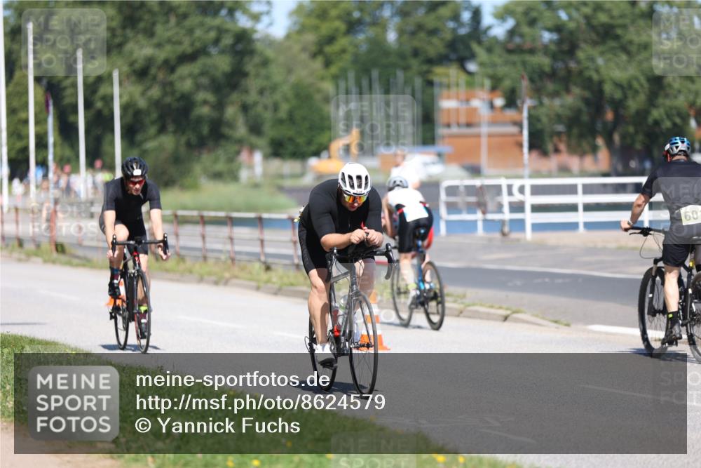17.08.2025 - KN Förde Triathlon 2025 Yannick Fuchs http://msf.ph/oto/8624579 17.08.2025 11:33:29 Radfahren 280, 284, 311, 329, 339, 341, 350, 371, 374, 633, 642, 296, 327, 601 meine-sportfotos.de