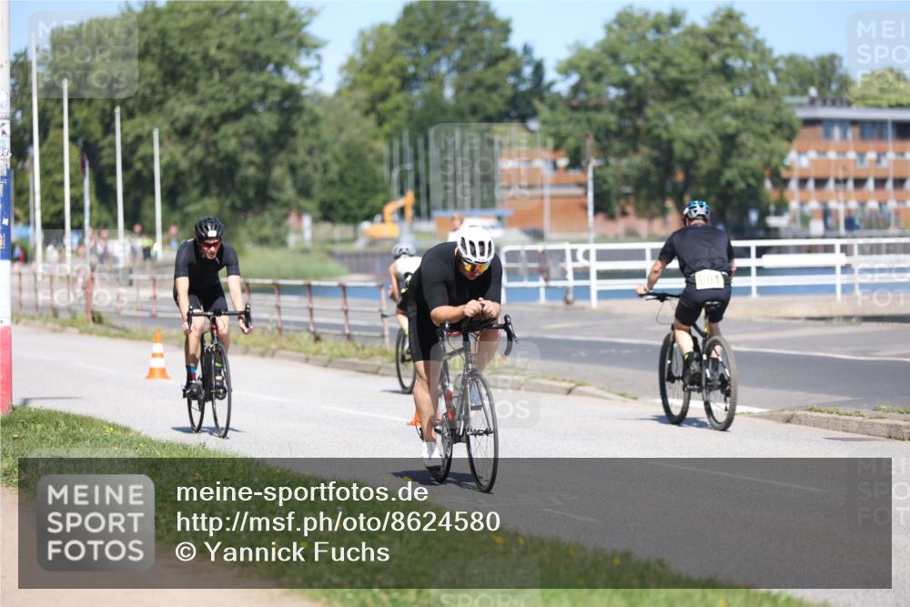 17.08.2025 - KN Förde Triathlon 2025 Yannick Fuchs http://msf.ph/oto/8624580 17.08.2025 11:33:29 Radfahren 280, 284, 311, 329, 339, 341, 350, 371, 374, 633, 642, 296, 327, 601 meine-sportfotos.de