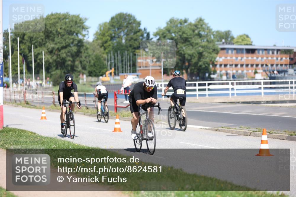 17.08.2025 - KN Förde Triathlon 2025 Yannick Fuchs http://msf.ph/oto/8624581 17.08.2025 11:33:29 Radfahren 280, 284, 311, 329, 339, 341, 350, 371, 374, 633, 642, 296, 327, 601 meine-sportfotos.de