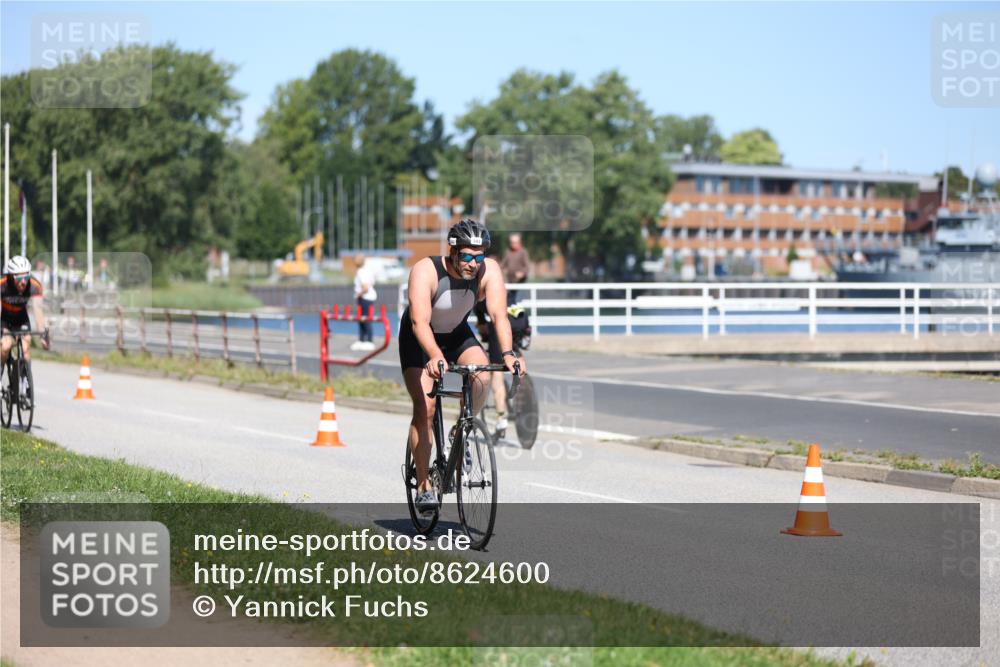17.08.2025 - KN Förde Triathlon 2025 Yannick Fuchs http://msf.ph/oto/8624600 17.08.2025 11:33:39 Radfahren 293, 306, 343, 356, 371, 374, 389, 613, 638, 311, 329, 339, 341, 371, 633 meine-sportfotos.de