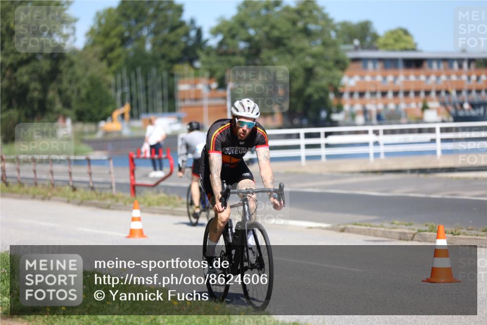 17.08.2025 - KN Förde Triathlon 2025 Yannick Fuchs http://msf.ph/oto/8624606 17.08.2025 11:33:41 Radfahren 293, 306, 343, 356, 370, 374, 389, 613, 638, 311, 371, 374, 633 meine-sportfotos.de