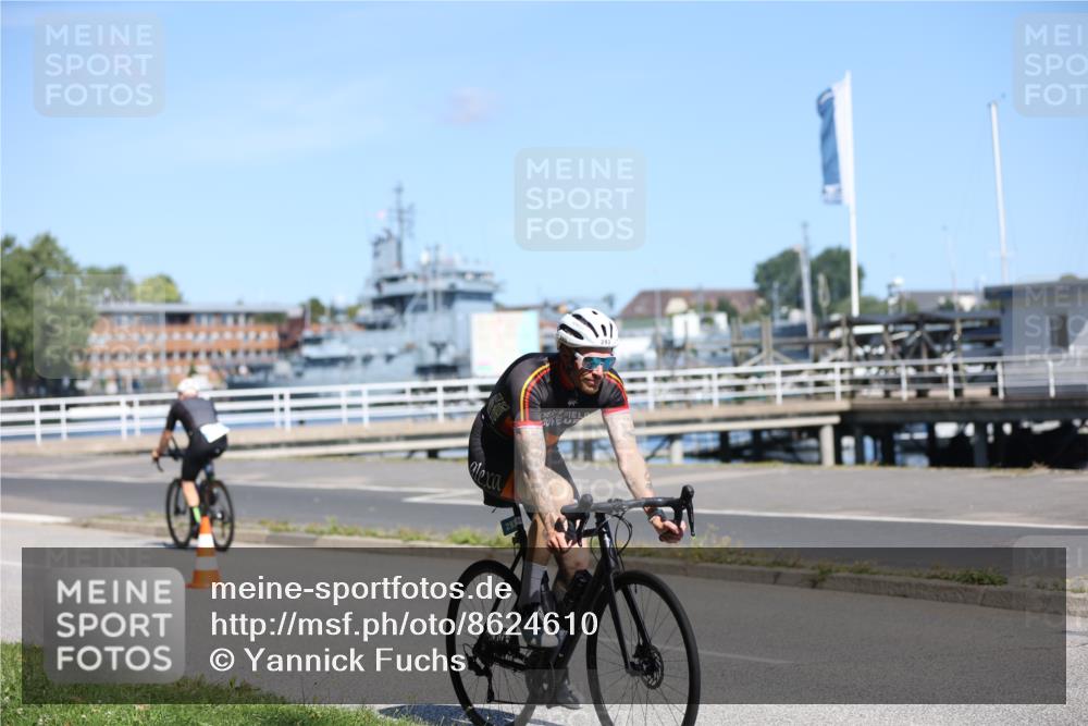 17.08.2025 - KN Förde Triathlon 2025 Yannick Fuchs http://msf.ph/oto/8624610 17.08.2025 11:33:42 Radfahren 281, 293, 306, 343, 356, 370, 389, 613, 638, 311, 371, 374, 633 meine-sportfotos.de