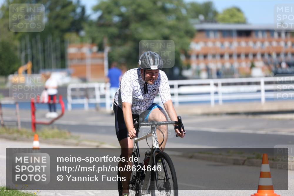 17.08.2025 - KN Förde Triathlon 2025 Yannick Fuchs http://msf.ph/oto/8624646 17.08.2025 11:34:29 Radfahren 300, 375, 632, 291, 367, 635 meine-sportfotos.de