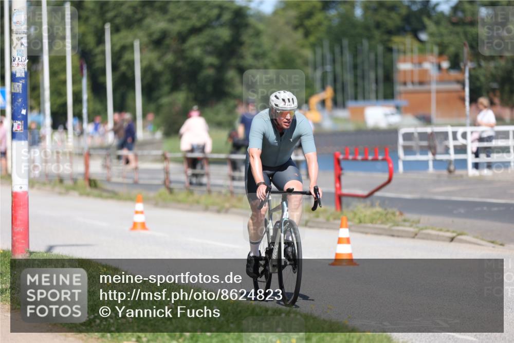 17.08.2025 - KN Förde Triathlon 2025 Yannick Fuchs http://msf.ph/oto/8624823 17.08.2025 11:36:29 Radfahren 285, 295, 297, 303, 351, 353, 354, 618, 621, 622, 643, 622, 639 meine-sportfotos.de