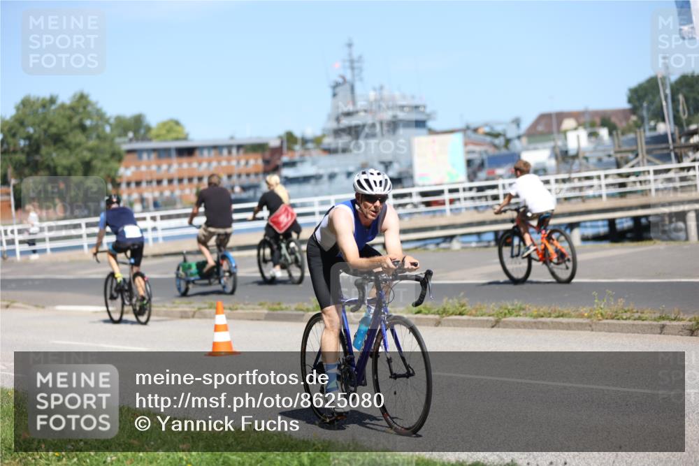 17.08.2025 - KN Förde Triathlon 2025 Yannick Fuchs http://msf.ph/oto/8625080 17.08.2025 11:42:39 Radfahren 318, 387, 390, 602, 634, 642, 325, 343 meine-sportfotos.de