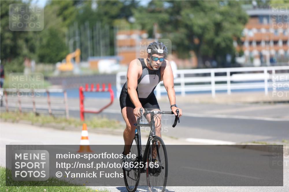 17.08.2025 - KN Förde Triathlon 2025 Yannick Fuchs http://msf.ph/oto/8625165 17.08.2025 11:44:12 Radfahren 343, 350, 374, 642, 302 meine-sportfotos.de