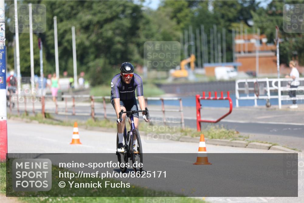 17.08.2025 - KN Förde Triathlon 2025 Yannick Fuchs http://msf.ph/oto/8625171 17.08.2025 11:44:16 Radfahren 325, 329, 343, 350, 371, 642, 374 meine-sportfotos.de