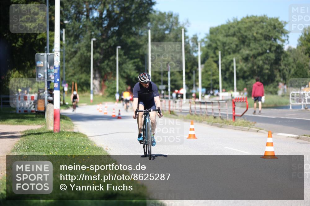 17.08.2025 - KN Förde Triathlon 2025 Yannick Fuchs http://msf.ph/oto/8625287 17.08.2025 11:46:19 Radfahren 330, 345, 356, 373, 330, 609 meine-sportfotos.de