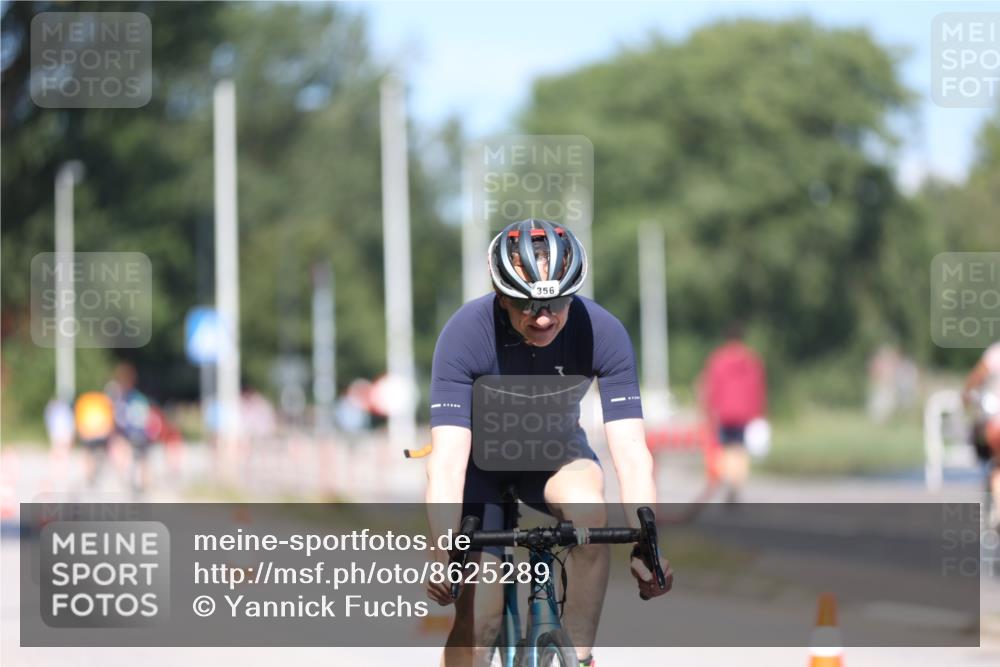 17.08.2025 - KN Förde Triathlon 2025 Yannick Fuchs http://msf.ph/oto/8625289 17.08.2025 11:46:20 Radfahren 345, 356, 370, 373, 330, 609 meine-sportfotos.de
