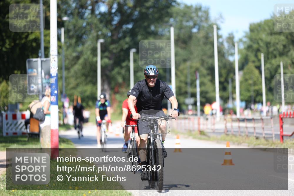 17.08.2025 - KN Förde Triathlon 2025 Yannick Fuchs http://msf.ph/oto/8625342 17.08.2025 11:47:48 Radfahren 326, 352, 361, 372, 601, 609, 619, 626, 627, 636, 619 meine-sportfotos.de