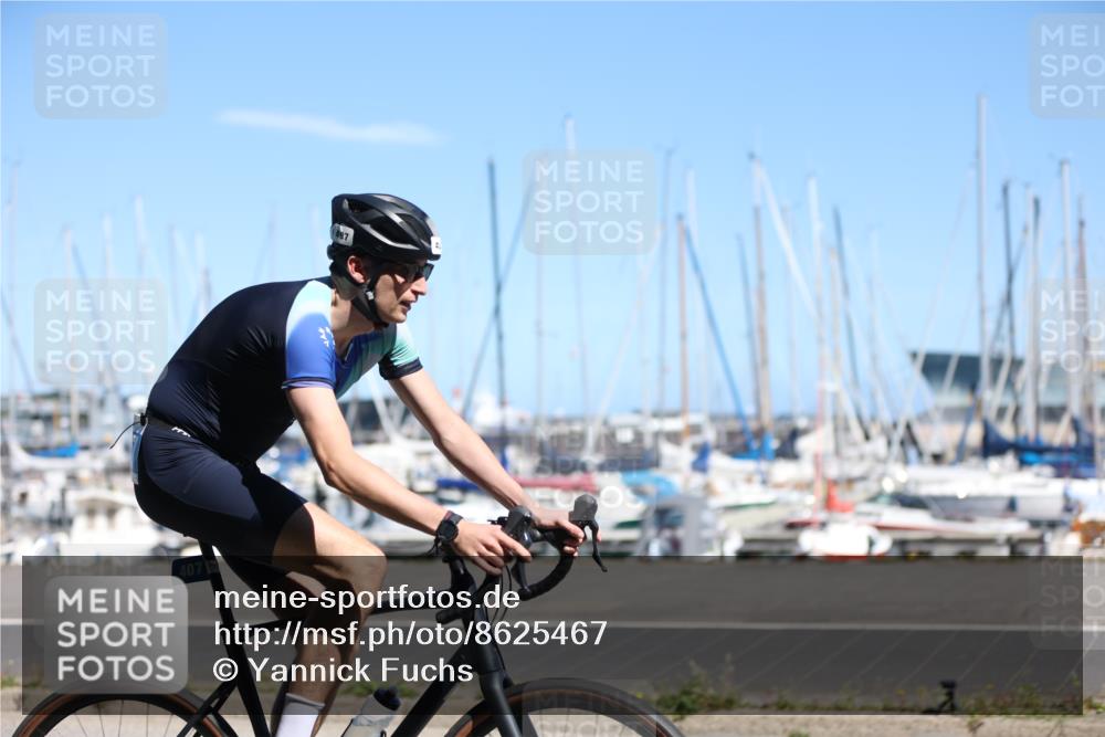 17.08.2025 - KN Förde Triathlon 2025 Yannick Fuchs http://msf.ph/oto/8625467 17.08.2025 12:47:52 Radfahren 406, 407, 413, 417, 548, 419, 422, 423 meine-sportfotos.de