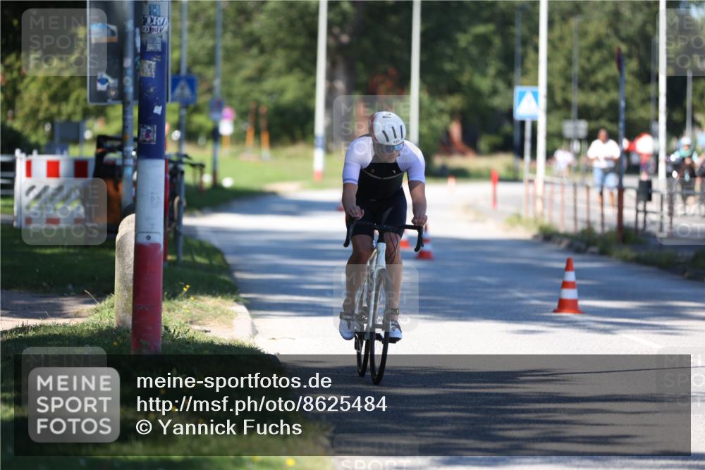 17.08.2025 - KN Förde Triathlon 2025 Yannick Fuchs http://msf.ph/oto/8625484 17.08.2025 12:48:35 Radfahren 420, 442 meine-sportfotos.de