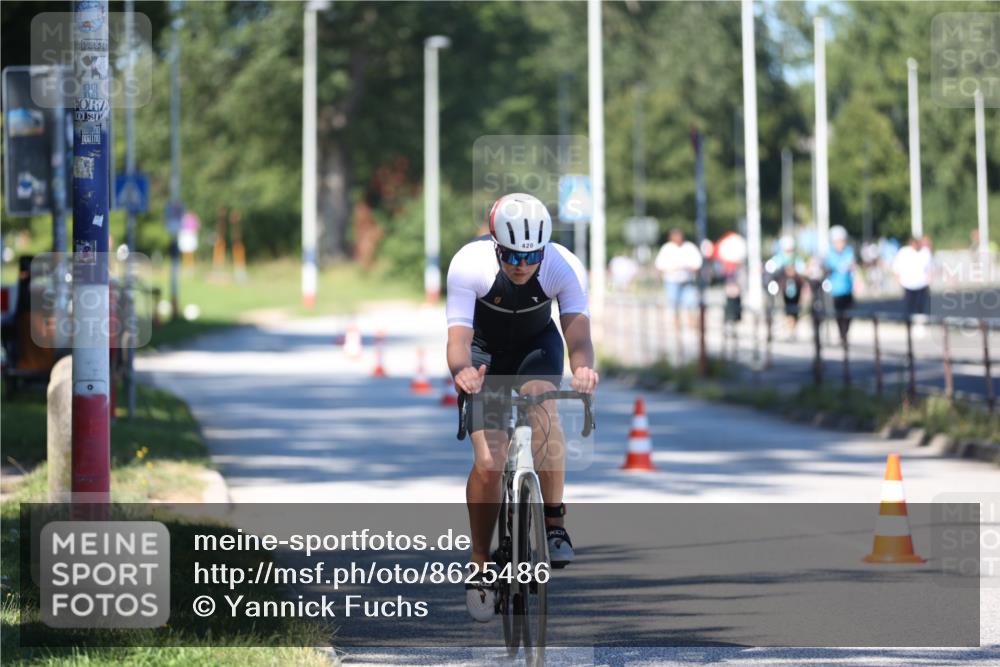 17.08.2025 - KN Förde Triathlon 2025 Yannick Fuchs http://msf.ph/oto/8625486 17.08.2025 12:48:36 Radfahren 420, 442 meine-sportfotos.de
