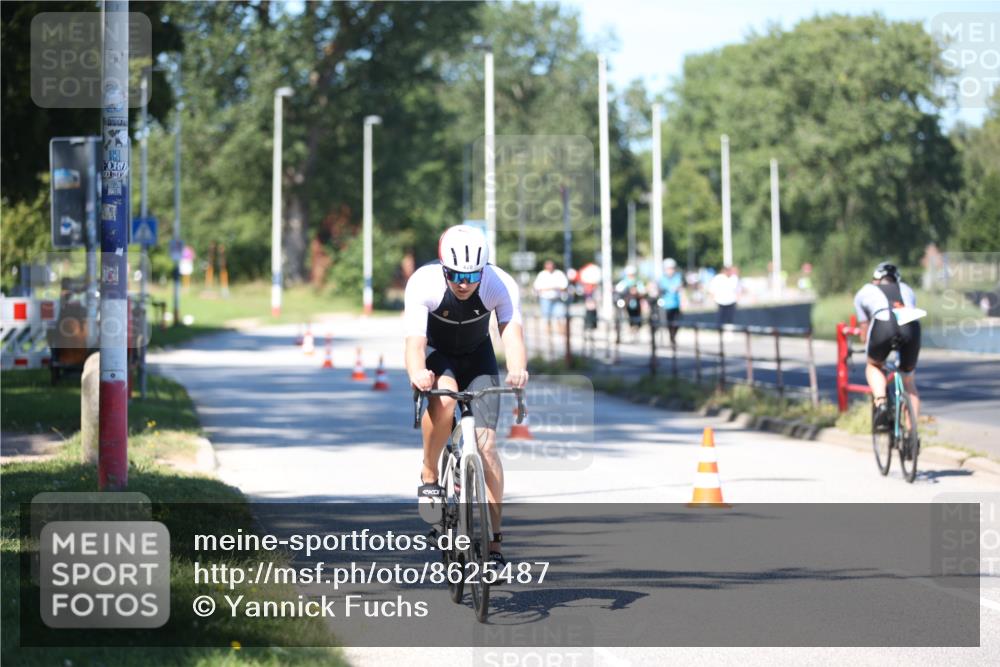 17.08.2025 - KN Förde Triathlon 2025 Yannick Fuchs http://msf.ph/oto/8625487 17.08.2025 12:48:36 Radfahren 420, 442 meine-sportfotos.de