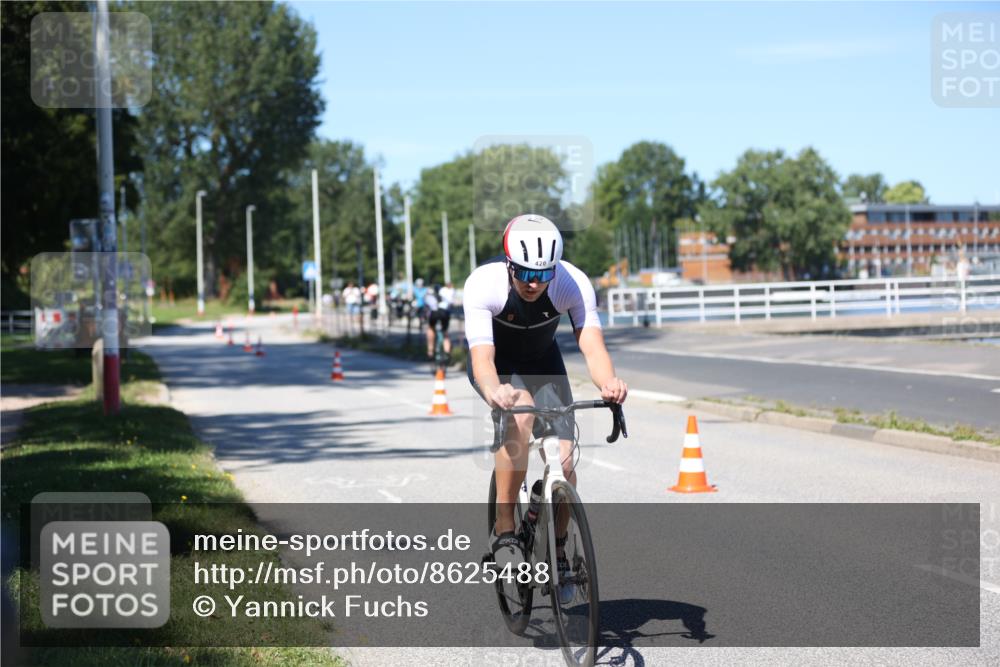 17.08.2025 - KN Förde Triathlon 2025 Yannick Fuchs http://msf.ph/oto/8625488 17.08.2025 12:48:37 Radfahren 420, 442 meine-sportfotos.de