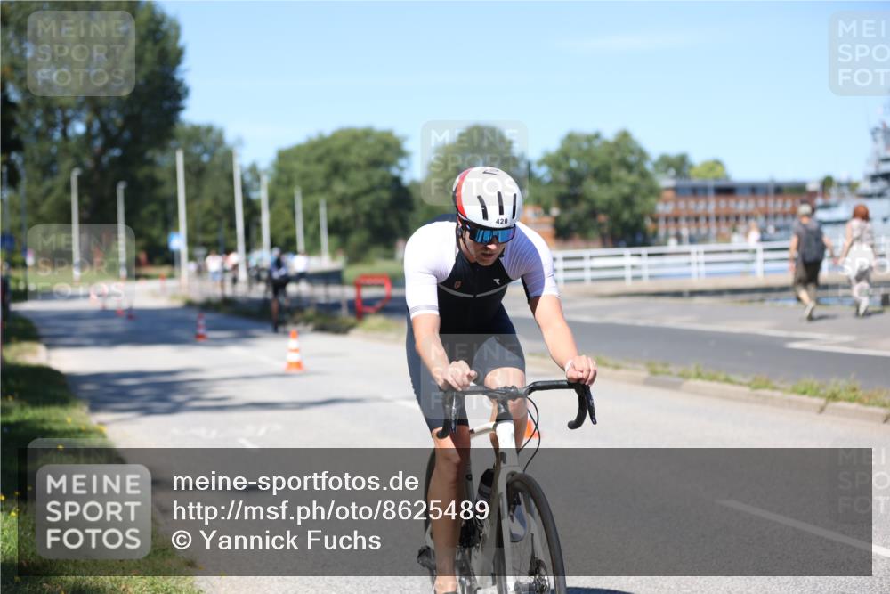 17.08.2025 - KN Förde Triathlon 2025 Yannick Fuchs http://msf.ph/oto/8625489 17.08.2025 12:48:37 Radfahren 420, 442 meine-sportfotos.de