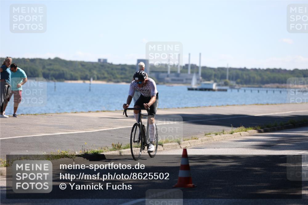 17.08.2025 - KN Förde Triathlon 2025 Yannick Fuchs http://msf.ph/oto/8625502 17.08.2025 12:49:06 Radfahren 422, 439, 415 meine-sportfotos.de