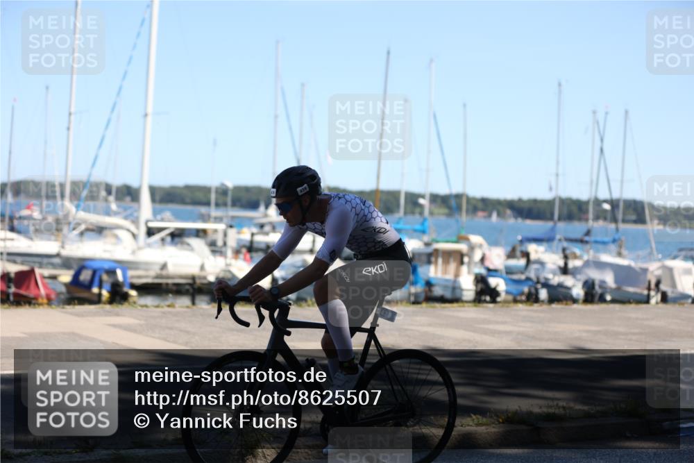 17.08.2025 - KN Förde Triathlon 2025 Yannick Fuchs http://msf.ph/oto/8625507 17.08.2025 12:49:08 Radfahren 422, 439 meine-sportfotos.de