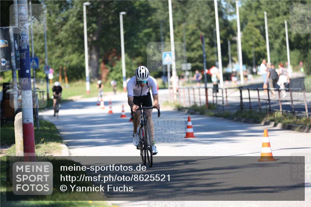 17.08.2025 - KN Förde Triathlon 2025 Yannick Fuchs http://msf.ph/oto/8625521 17.08.2025 12:49:16 Radfahren 419, 422, 423, 422 meine-sportfotos.de