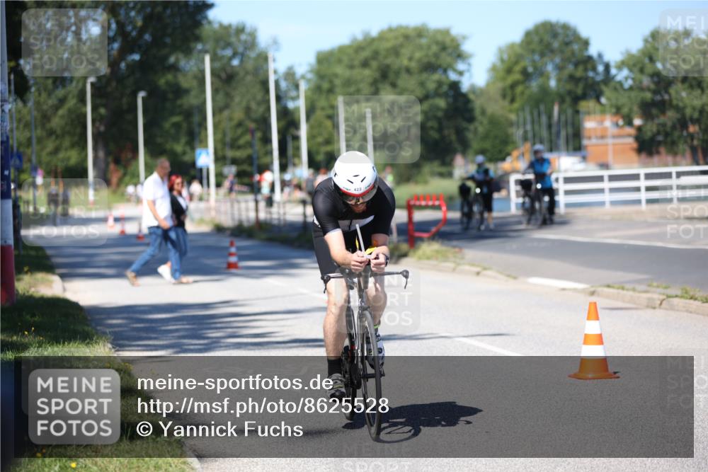 17.08.2025 - KN Förde Triathlon 2025 Yannick Fuchs http://msf.ph/oto/8625528 17.08.2025 12:49:22 Radfahren 413, 417, 423, 441, 419, 422 meine-sportfotos.de