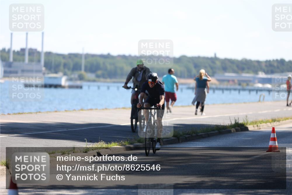 17.08.2025 - KN Förde Triathlon 2025 Yannick Fuchs http://msf.ph/oto/8625546 17.08.2025 12:49:37 Radfahren 424, 413, 417 meine-sportfotos.de